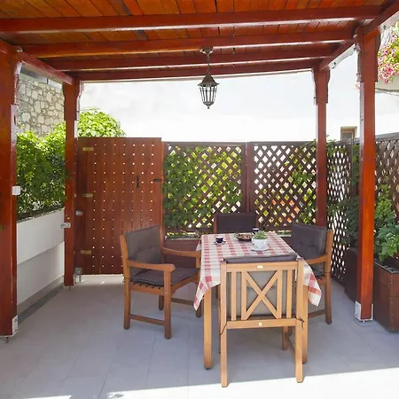 Center Kadena Daire Split